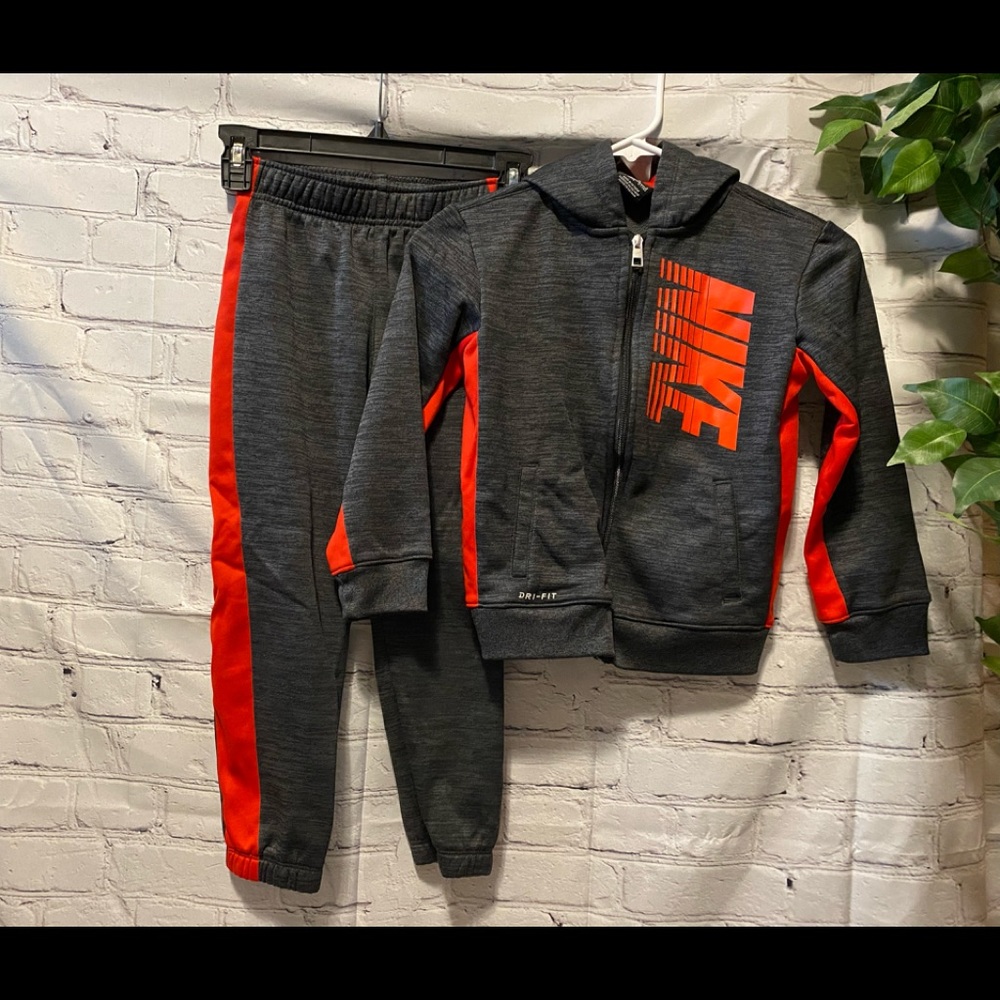 Boys Sweatsuit -size 7